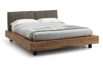 Letto con testiera